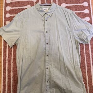Men's Casual Light Green Button-Down Shirt